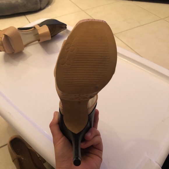 JS Black and Tan Heels New - Picture 4 of 4